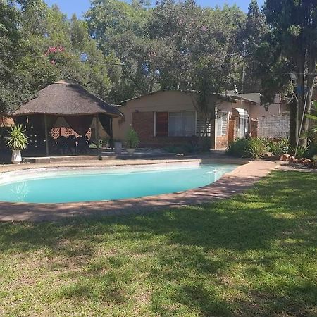 Chalet 6 At Cynthias Country Hartbeespoort Exterior photo